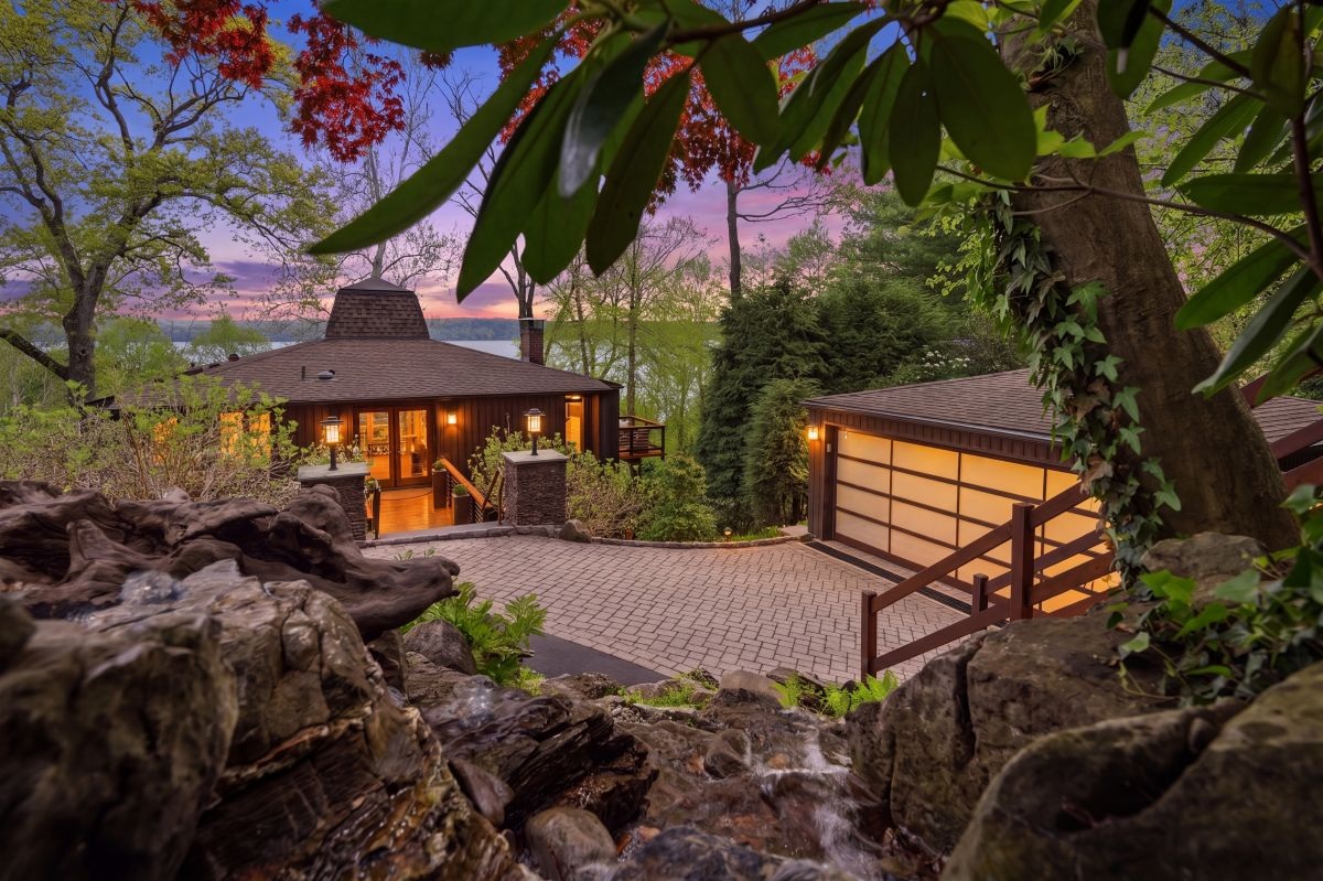 The Looking Glass Is a Masterwork of Mid-Century Design in Nyack